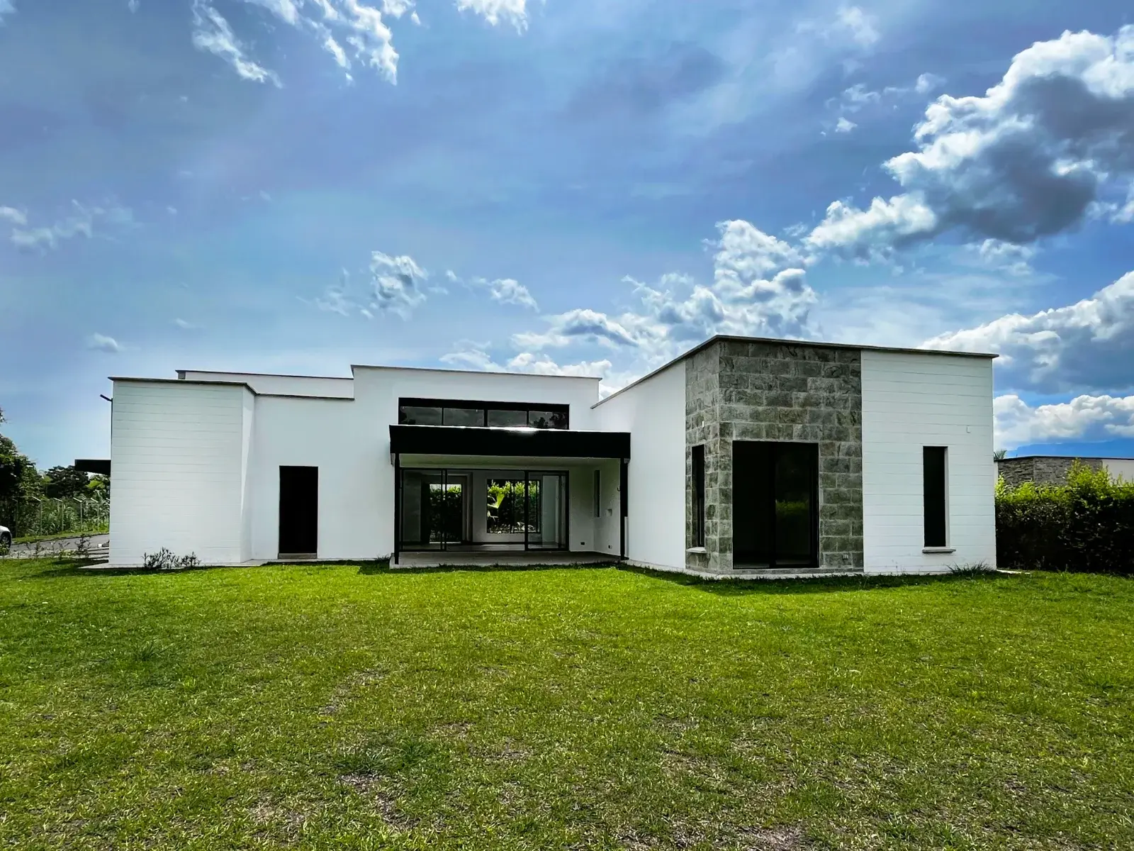 Casa para estrenar cerca al Club Campestre